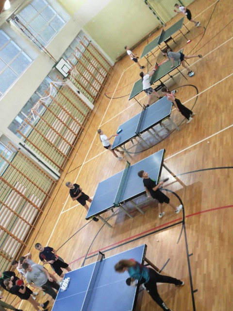 Zajęcia sportowe z tenisa stołowego w naszej szkole. - Obrazek 5