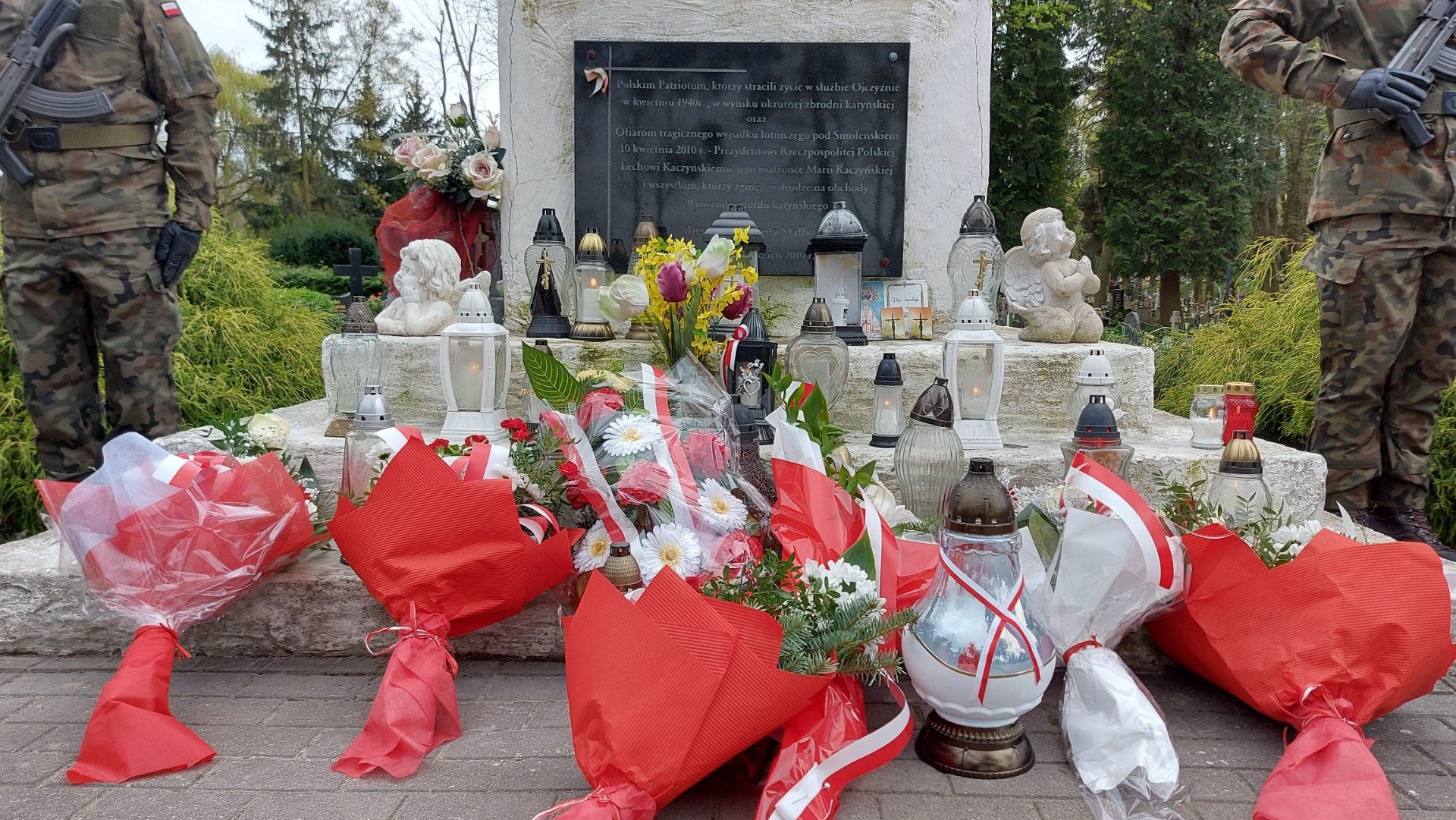 Rocznica katastrofy smoleńskiej i Dzień Pamięci Ofiar Zbrodni Katyńskiej - Obrazek 3