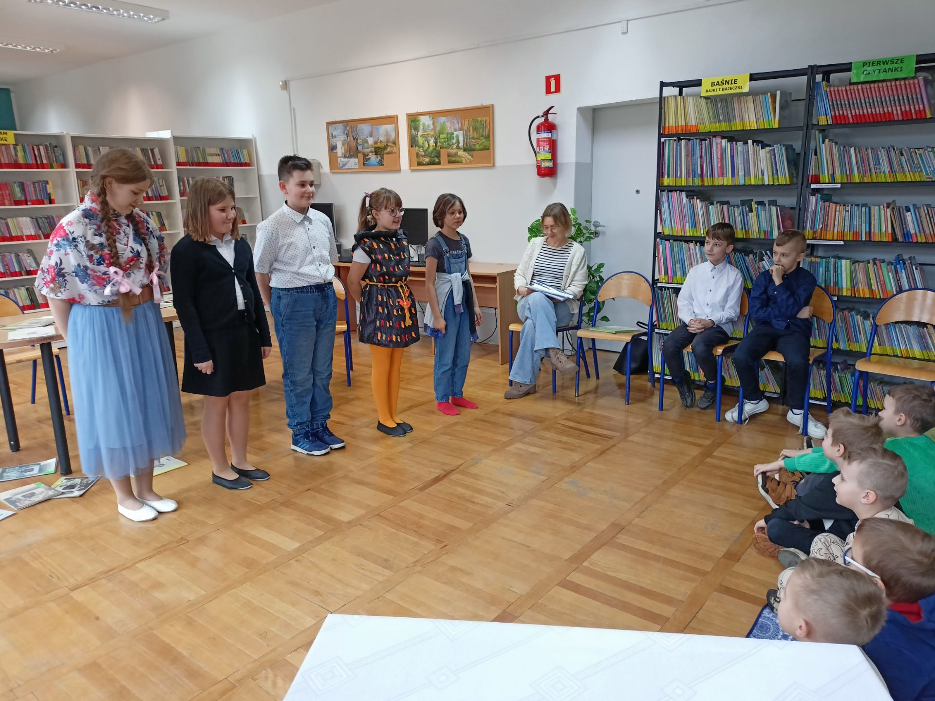 Spektakl w Szkole Podstawowej Nr 1 w Choszcznie - Obrazek 1