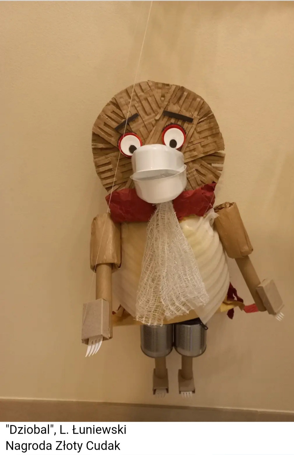 Marionetka "Dziobal" wykonana z odpadów ekologicznych. Nagroda Złoty Cudak"