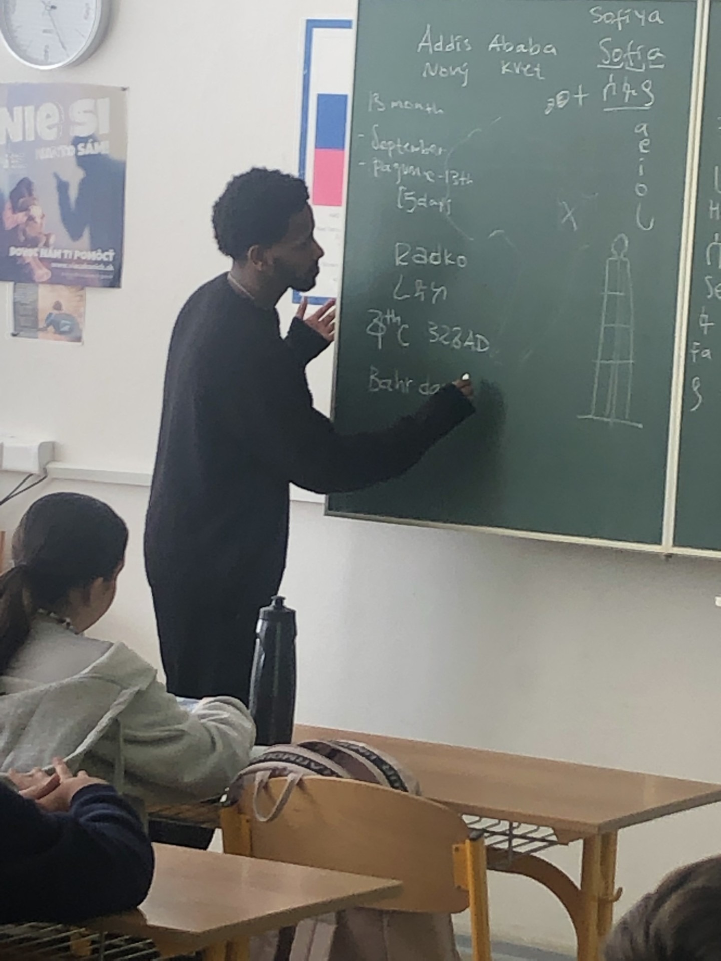 Stážisti z Etiópie a Kazachstanu na hodinách angličtiny - Obrázok 6