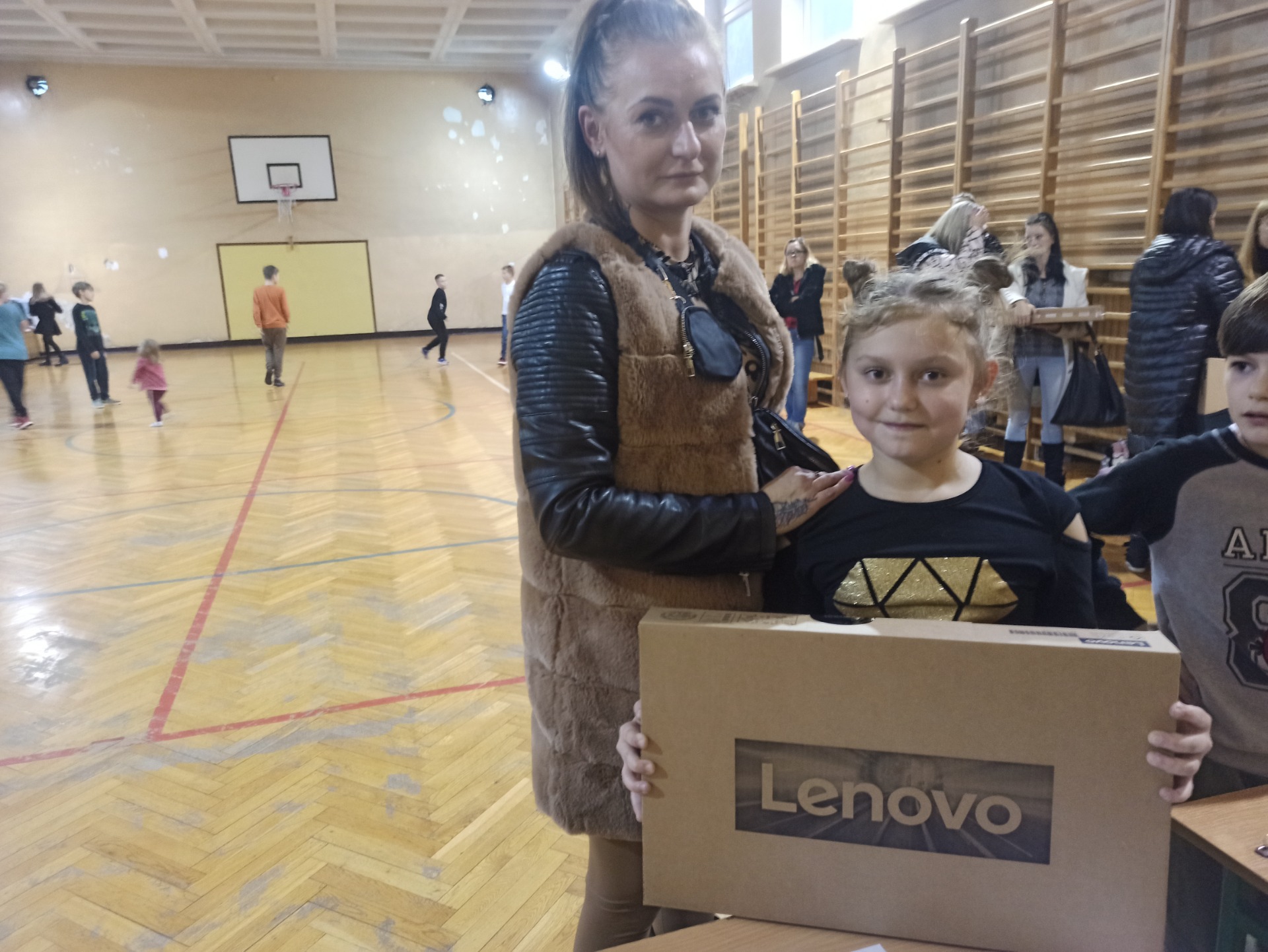 Uroczysty odbiór laptopów dla uczniów klas 4-P.Dyr.M.Tylińska-2023 - Obrazek 2