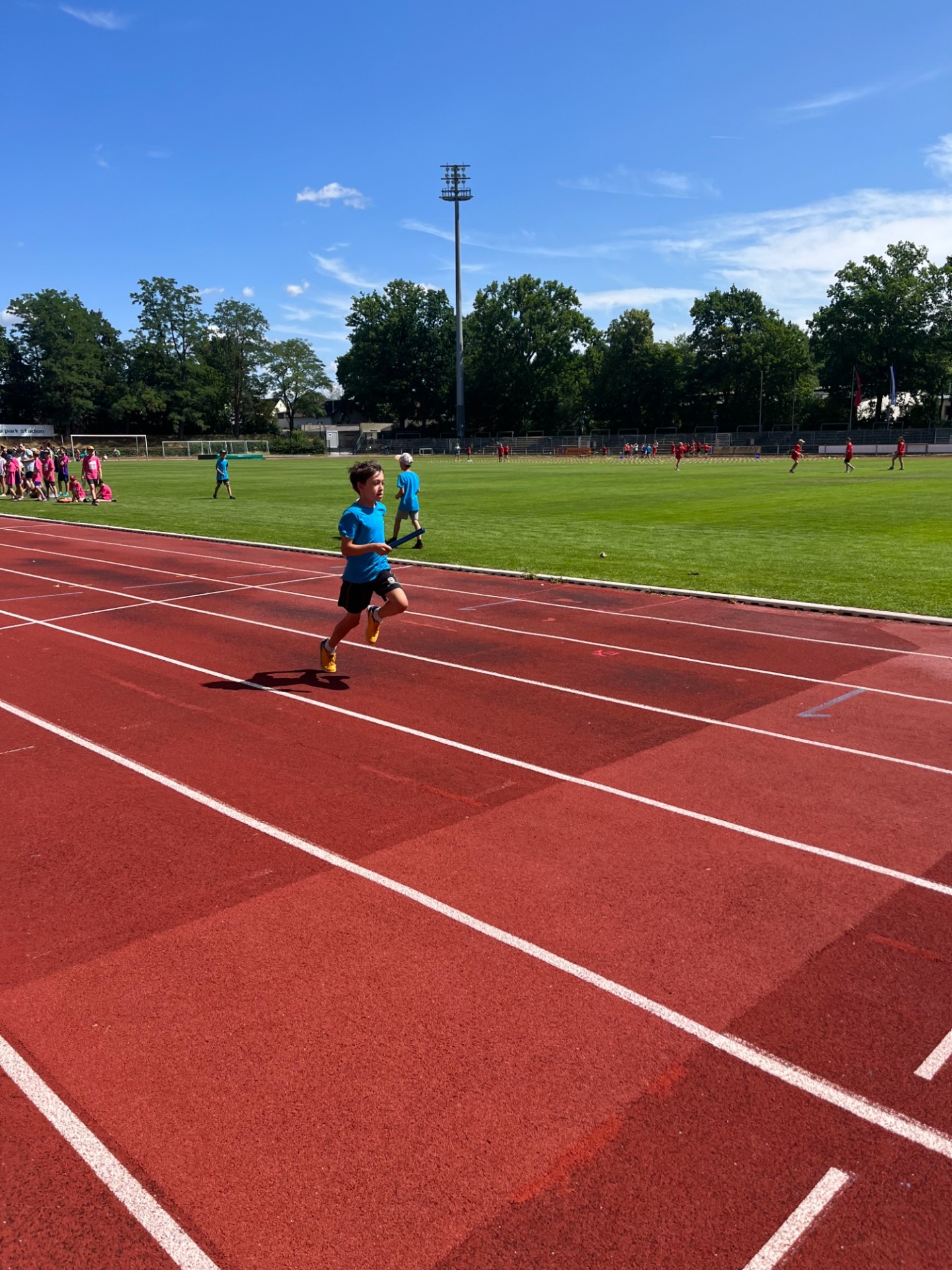 Leichtathletik Teamwettbewerb 3./4.Klassen im Fuchsparkstadion in Bamberg - Bild 1