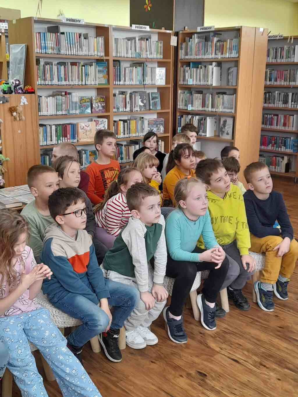 Prváci so Školským klubom detí v knižnici - Obrázok 5