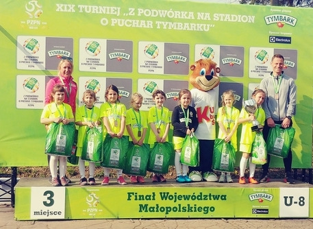 Nasze ośmiolatki  z brązowym medalem w finale wojewódzkim  w turnieju piłkarskim!!!  - Obrazek 1