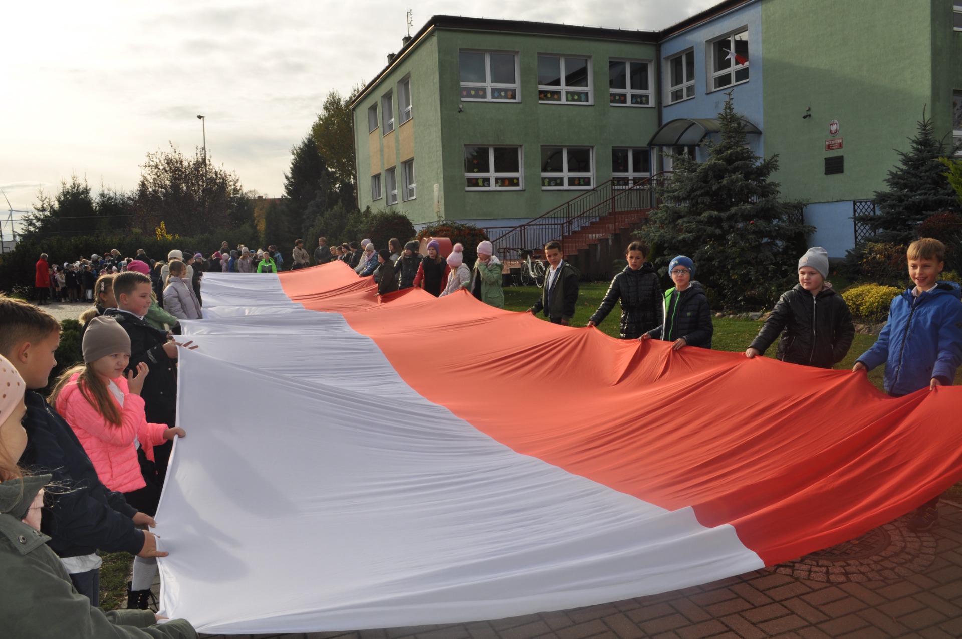 Święto Niepodległości - przemarsz z flagą - Obrazek 2