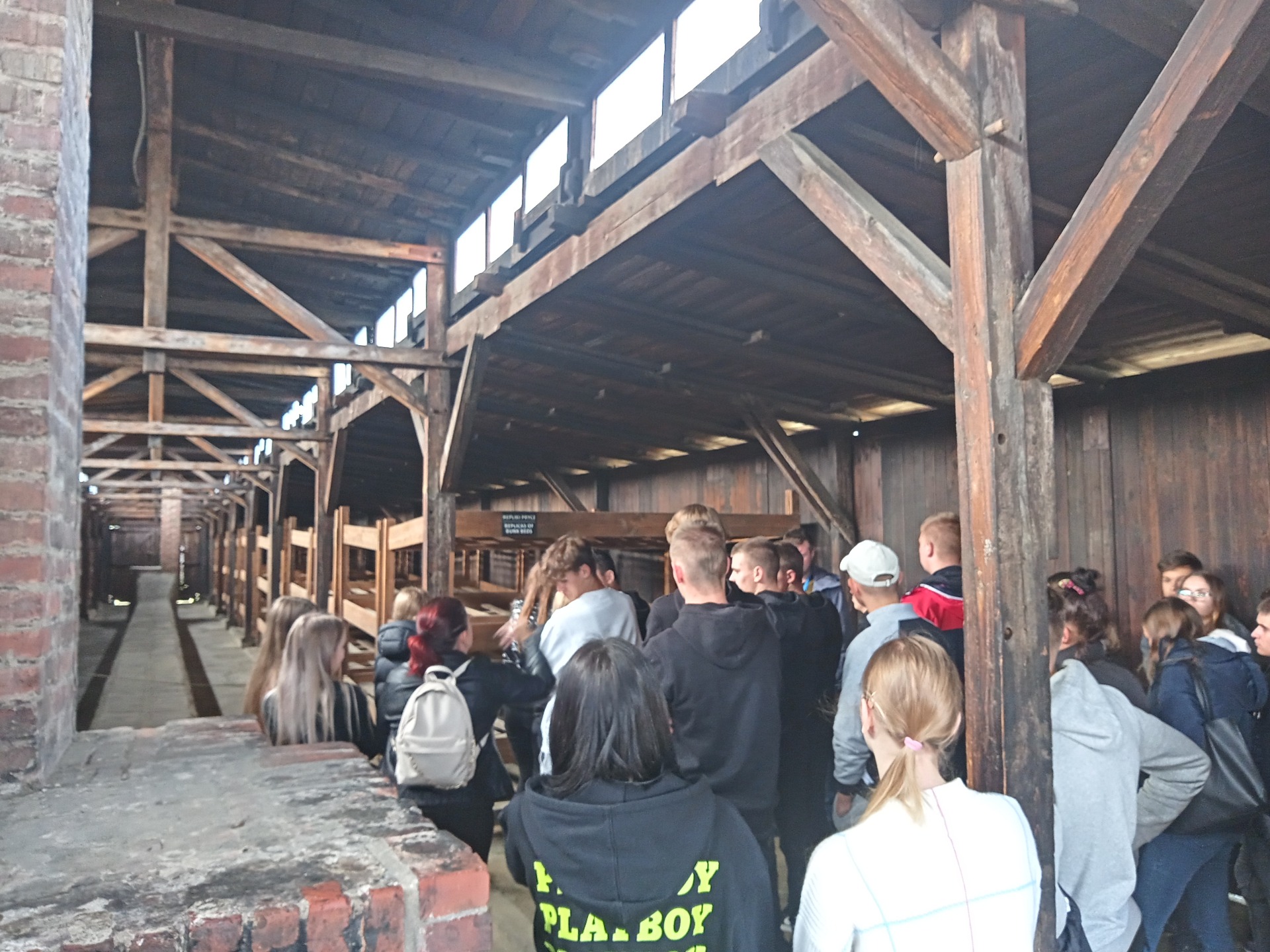 Zwiedzamy Muzeum Auschwitz-Birkenau i Pustynię Błędowską - Obrazek 6