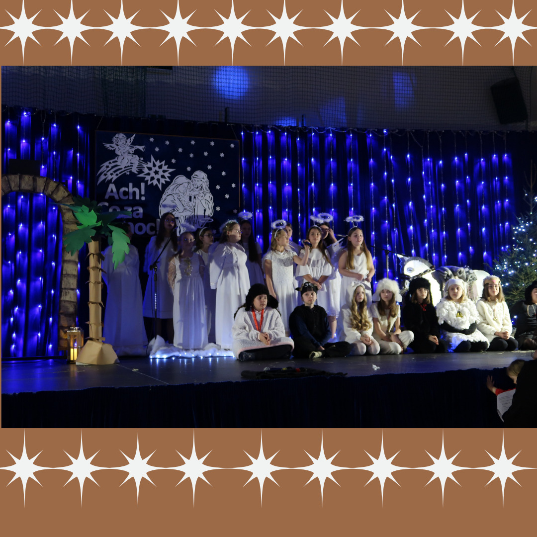 Jasełka pt. „Ach! Co za noc!”   W naszej szkole 10 stycznia 2024r. mieliśmy okazję oglądać przepiękny spektakl teatralny z udziałem uczniów naszej szkoły. To uroczyste wydarzenie przeniosło nas i zaproszonych gości, poprzez ubóstwo i prostotę Bożego Narodzenia, w radosną atmosferę wigilijnej nocy. Chłodna grota, zwierzęta, pasterze, aniołowie, Święta Rodzina, chorzy, trzej mędrcy, donośne śpiewy zespołu wokalnego oraz wybranych klas, widzowie... Zapraszamy do fotorelacji.    - Obrazek 6