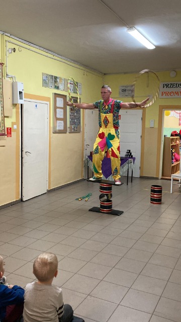 Cyrkowe akrobacje w naszej szkole - Obrazek 5