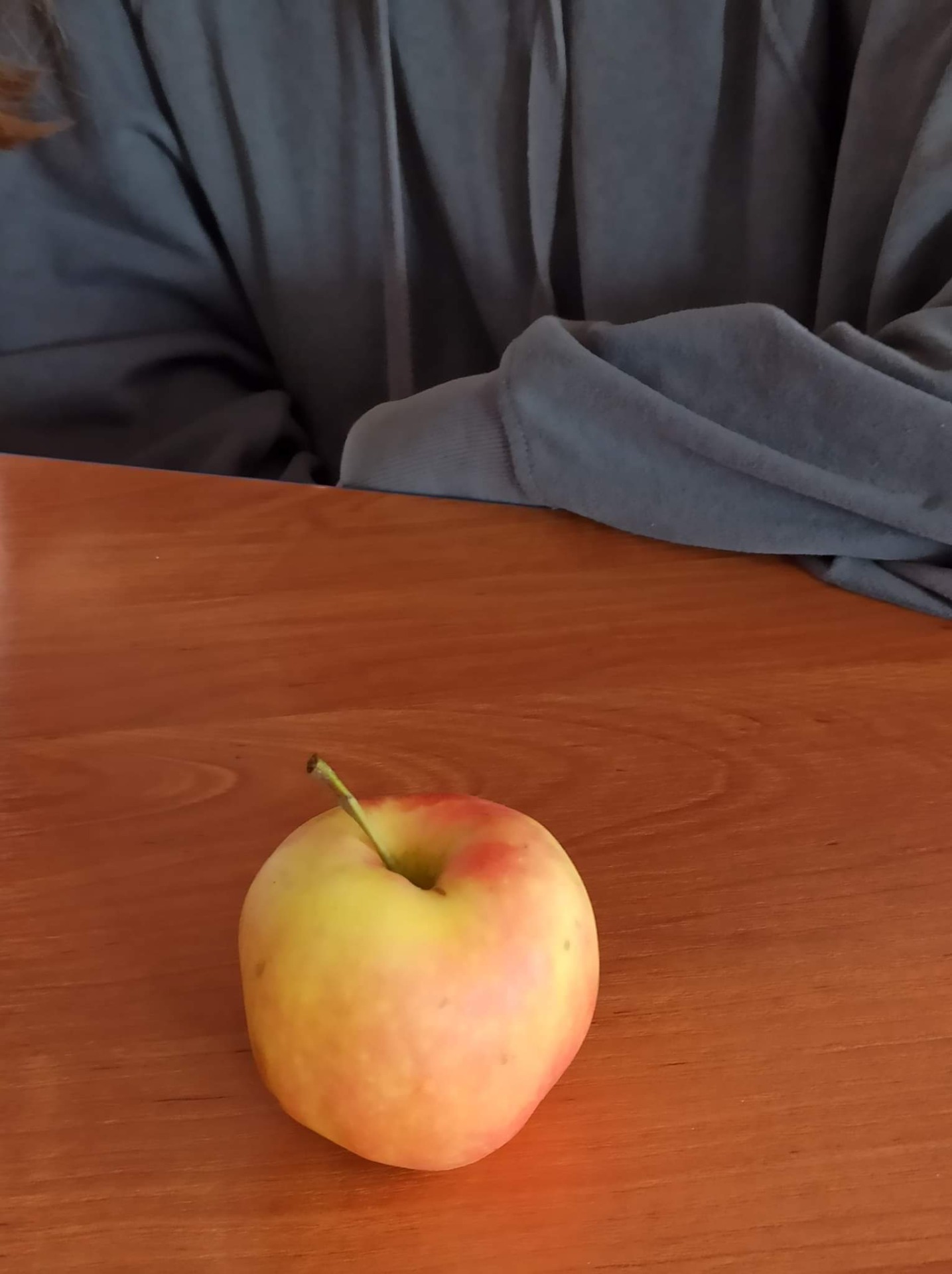 Dzień jabłka w klasie 8. Dziękujemy za przepyszne jabłuszka Naszemu przyjacielowi ze Stumilowego Lasu😊🥰😘 - Obrazek 4