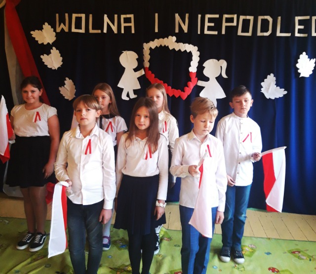 „Szkoła do hymnu” - Narodowe Święto Odzyskania Niepodległości – Filia w Malużynie - Obrazek 2