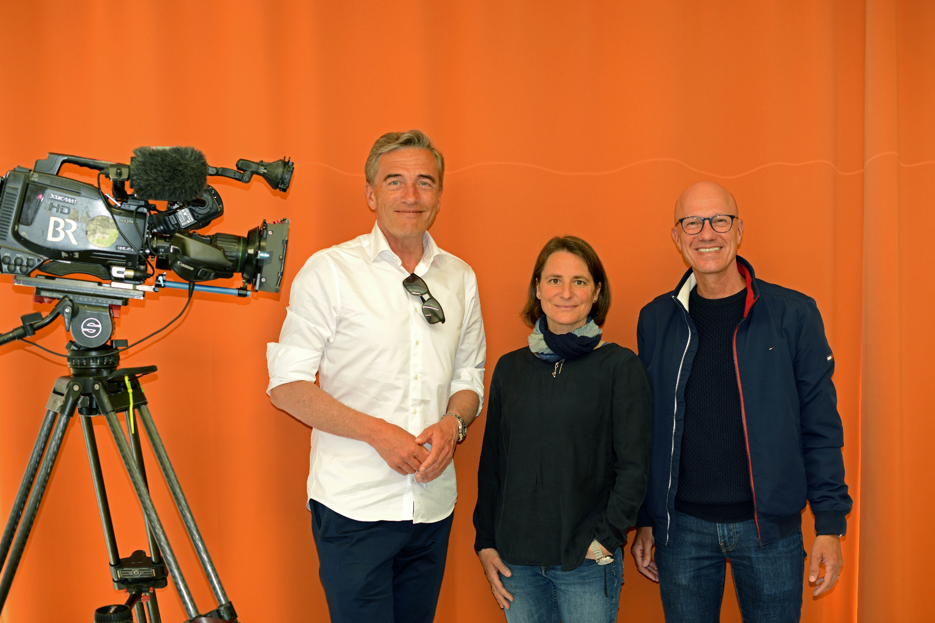 Stefan Scheider zusammen mit Konrektorin Frau Iris Trentinaglia und mit Rektor Herrn Martin Herz-Hüttinger.