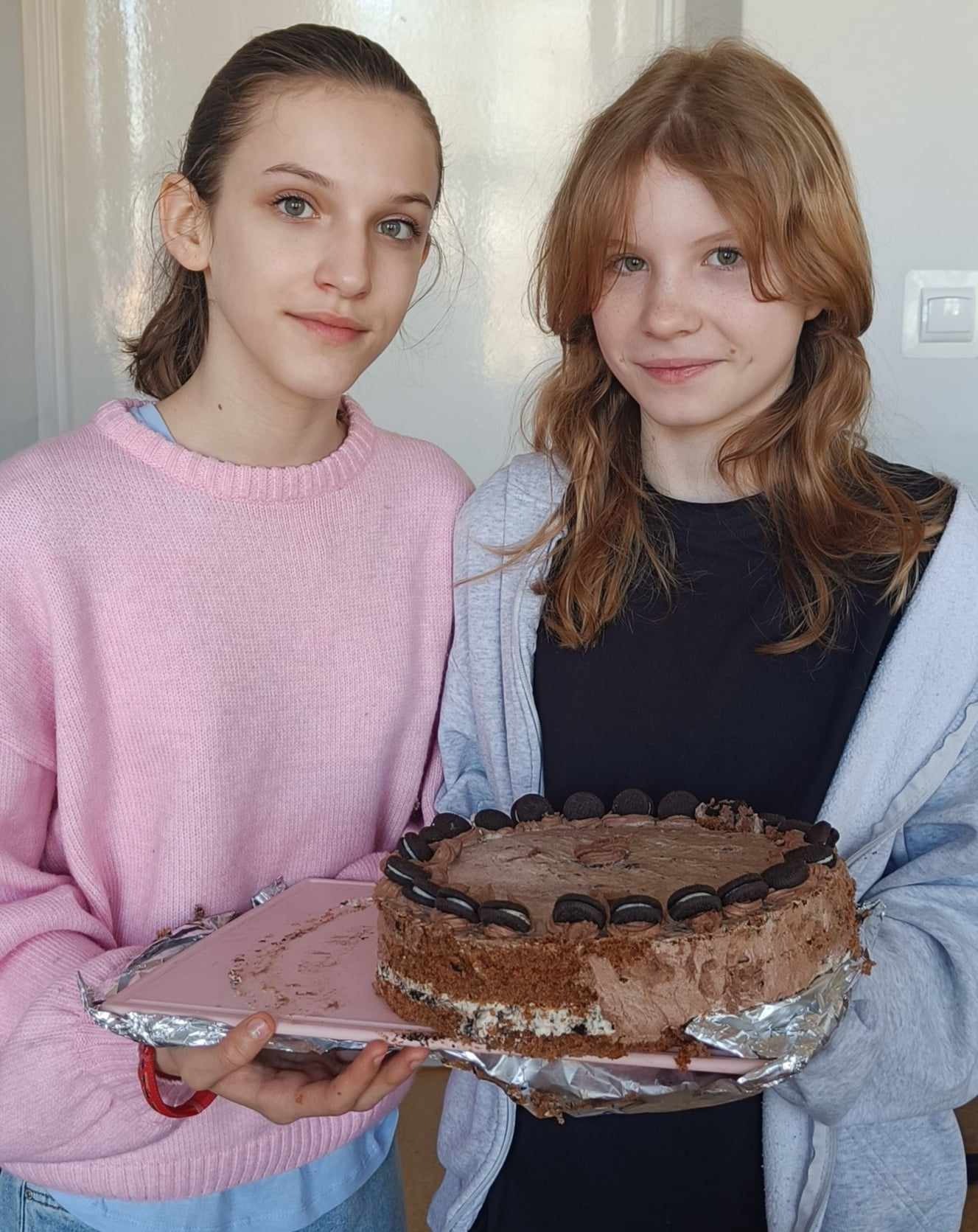 dziewczynki z tortem