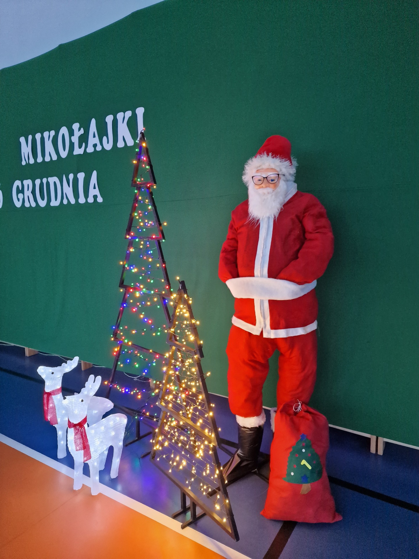 Wizyta Świętego Mikołaja w naszej szkole. - Obrazek 3
