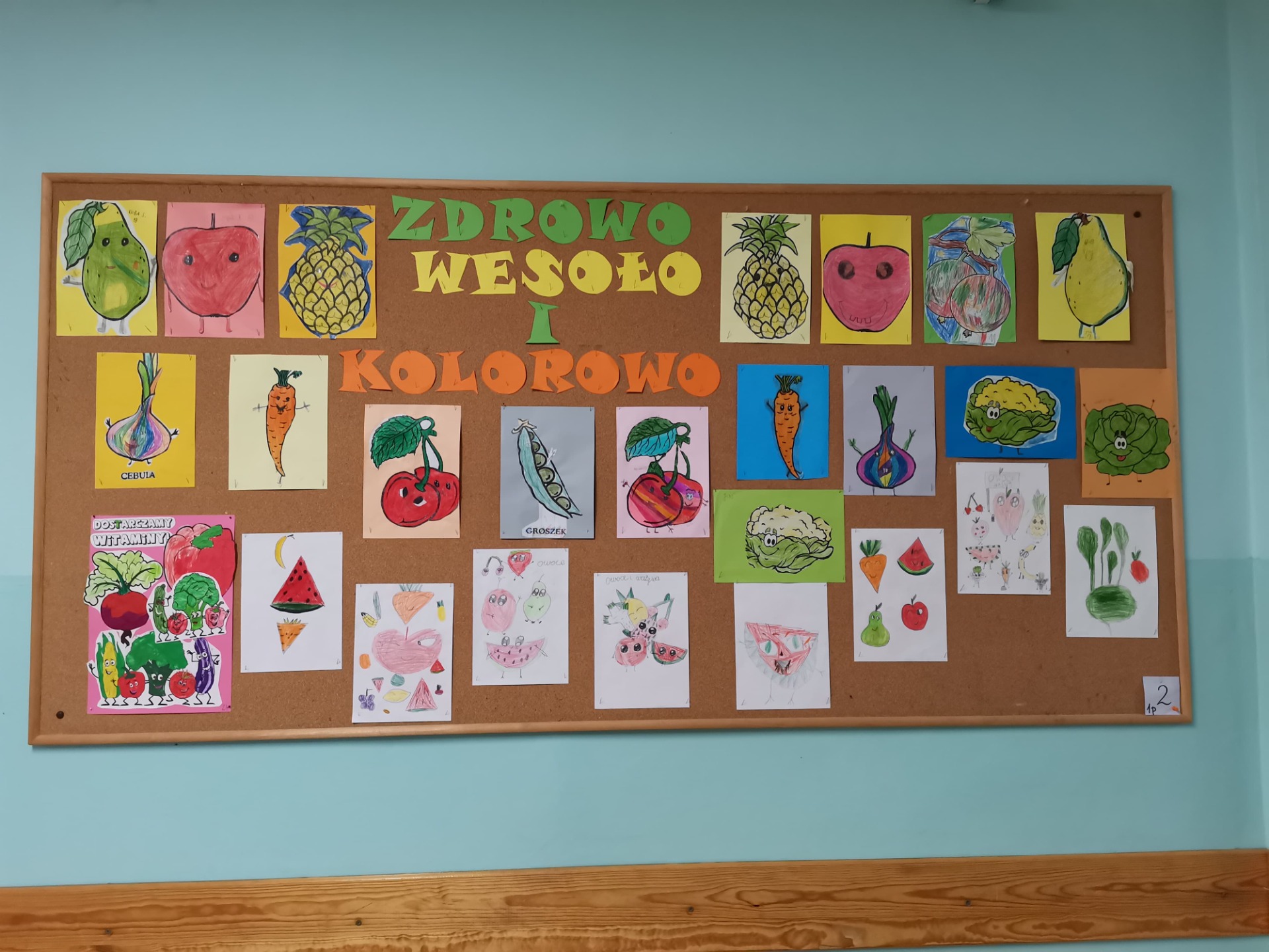 Program "Warzywa i owoce w szkole". Wystawa prac uczniów.