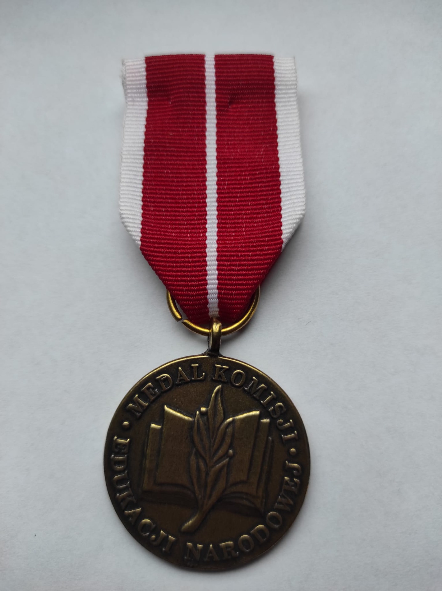 Medal Komisji Edukacji Narodowej dla Pani Elżbiety Trzyny - Obrazek 2